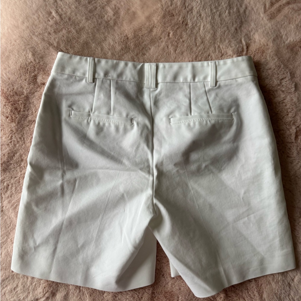 White House Black Market White The 7” Short in Size 6 - Picture 7 of 10